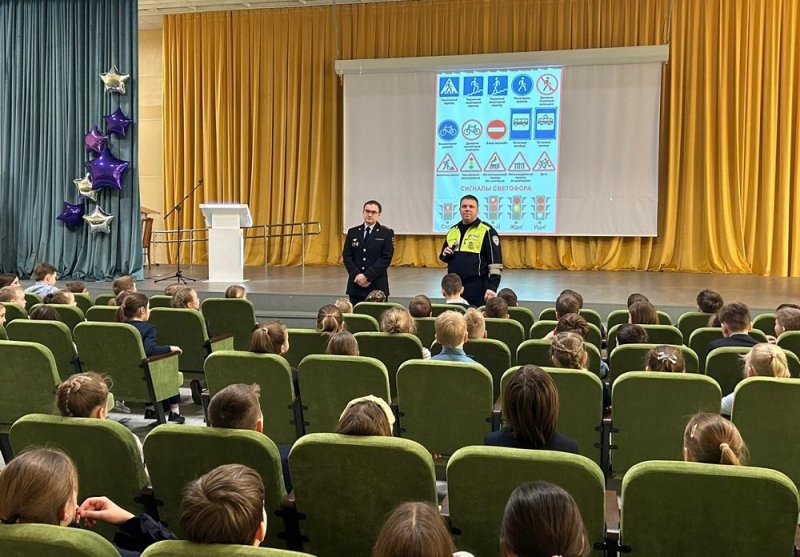 Сотрудники Госавтоинспекции провёли в Королёве беседу с учащимися гимназии